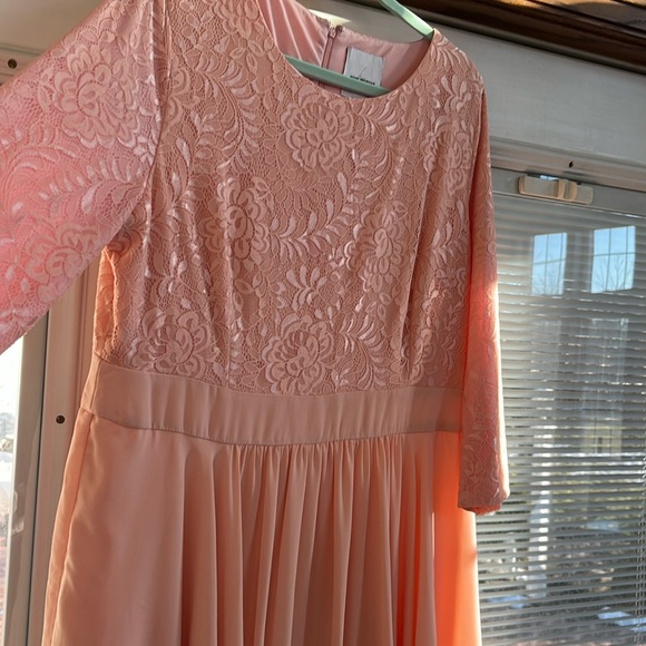 Blush ruffled lace dress - Picture 2 of 5